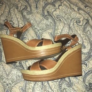 ✨SALE!✨ Vince Camuto Wedges